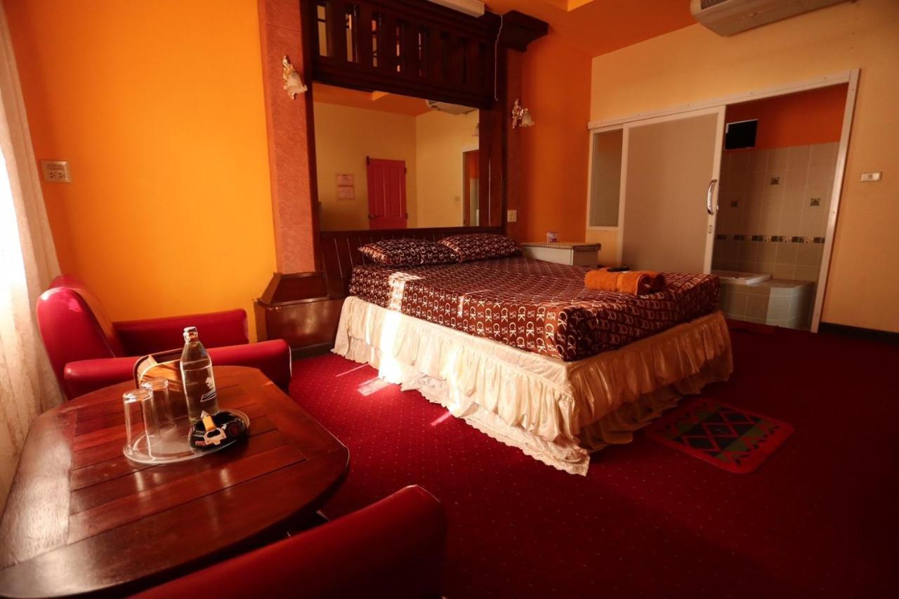 Diane Hotel Phetchaburi Luaran gambar